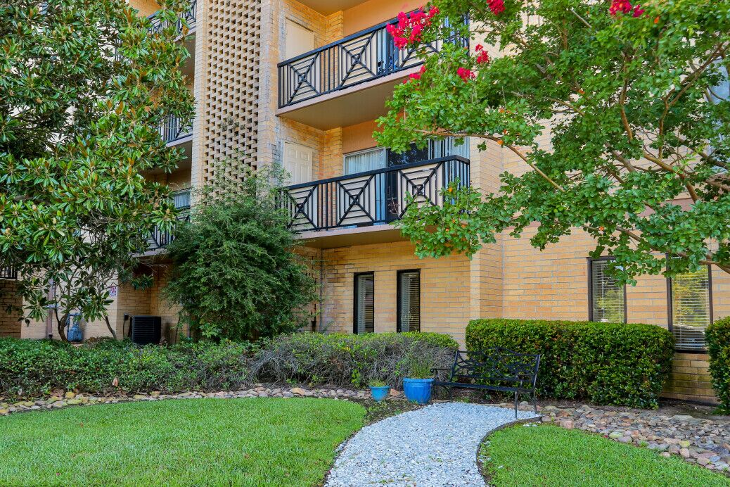 The Towers at Forest Acres The Multifamily Advisory Group at Cushman